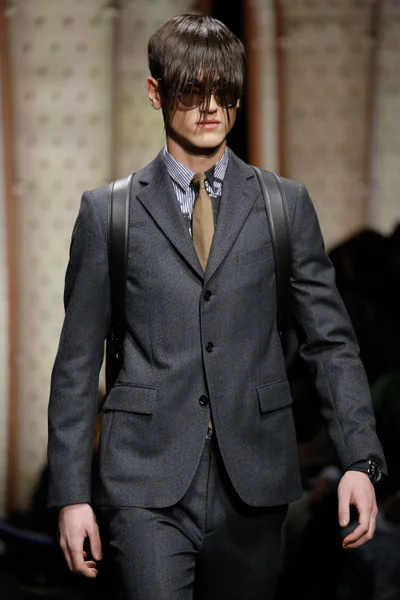 Look 25